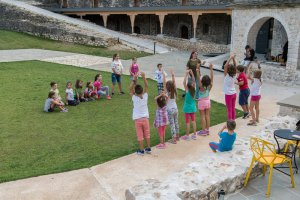 Τα παιδιά έφτιαξαν τα στεφάνια των νικητών